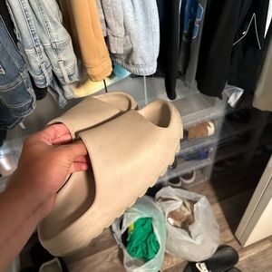 Yeezy Slides size:10